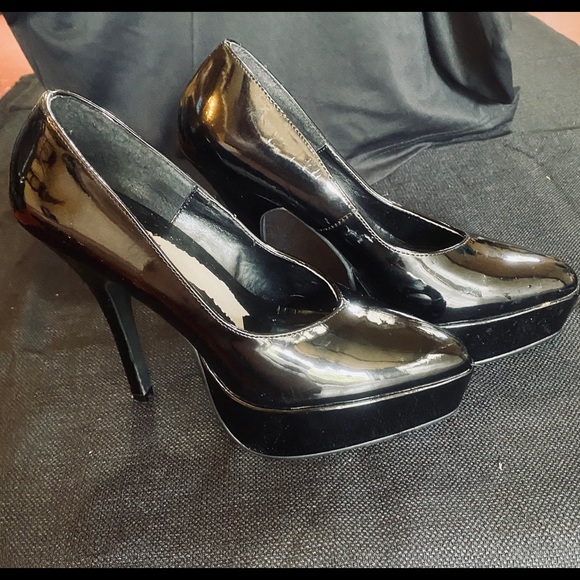 Shoes - Picture 8 of 10